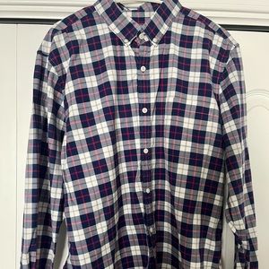 Like new Vineyard Vine plaid long sleeve. Excellent condition